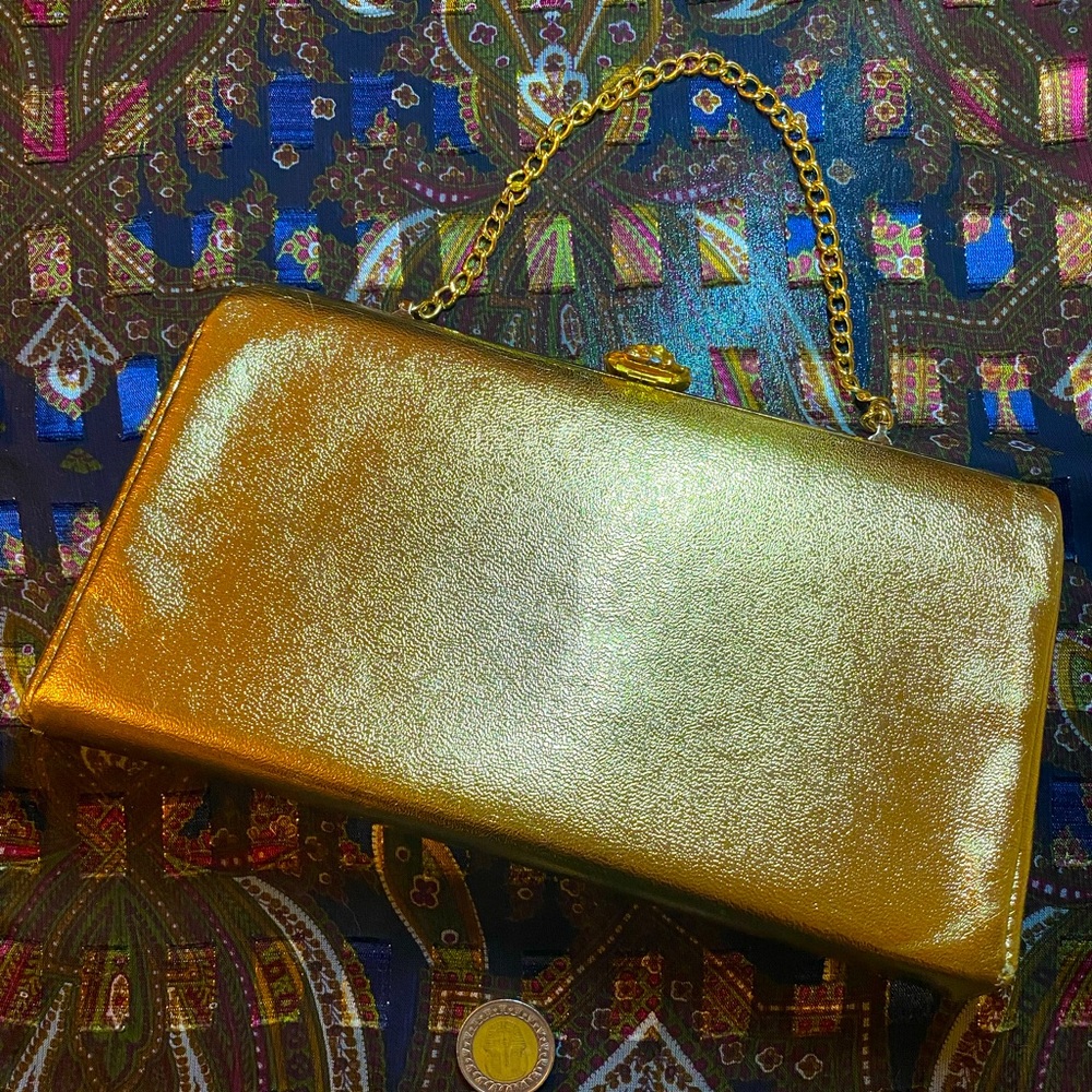Vintage gold hand back with chain